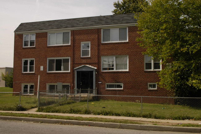 3000 Hollins Ferry Rd in Baltimore, MD - Building Photo - Building Photo