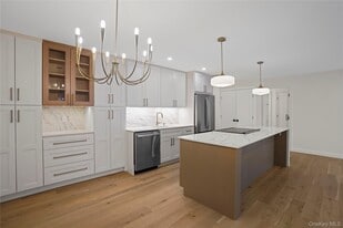 400 High Point Dr in Hartsdale, NY - Building Photo