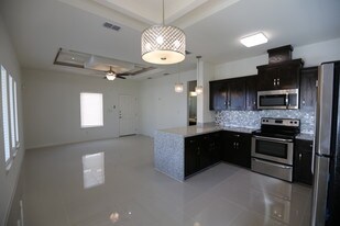 900 Myrtle Beach Ave, Unit 1 in McAllen, TX - Building Photo