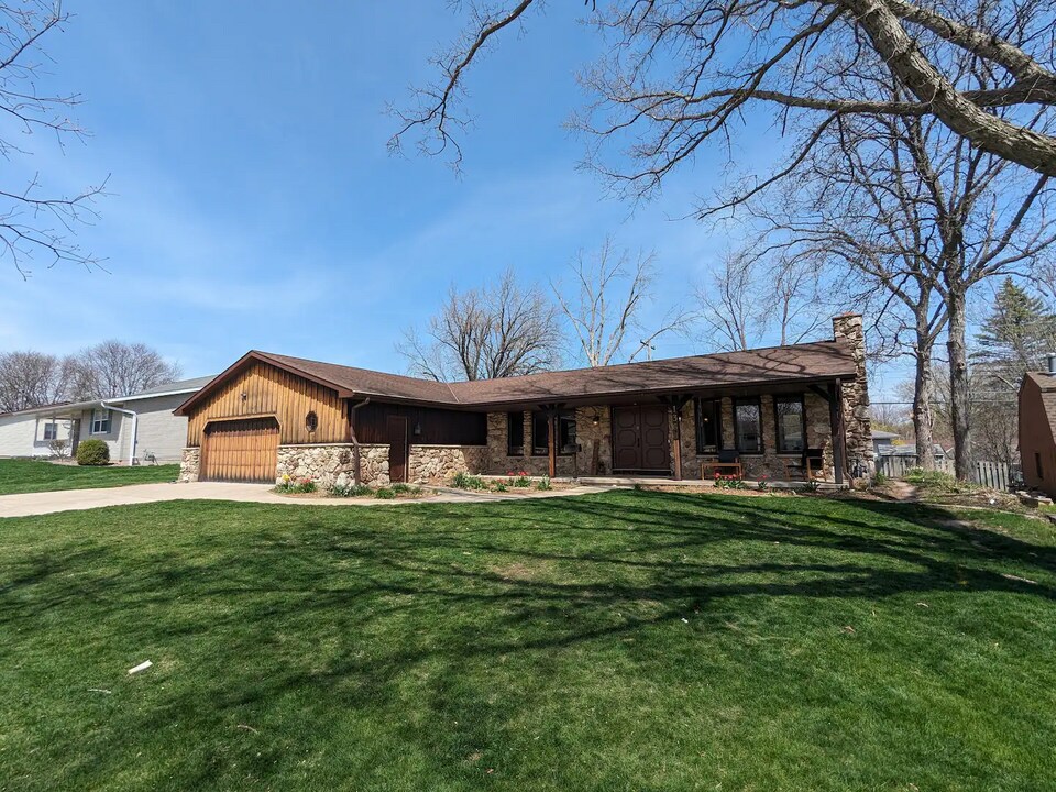 1360 Holiday Ave in Green Bay, WI - Building Photo