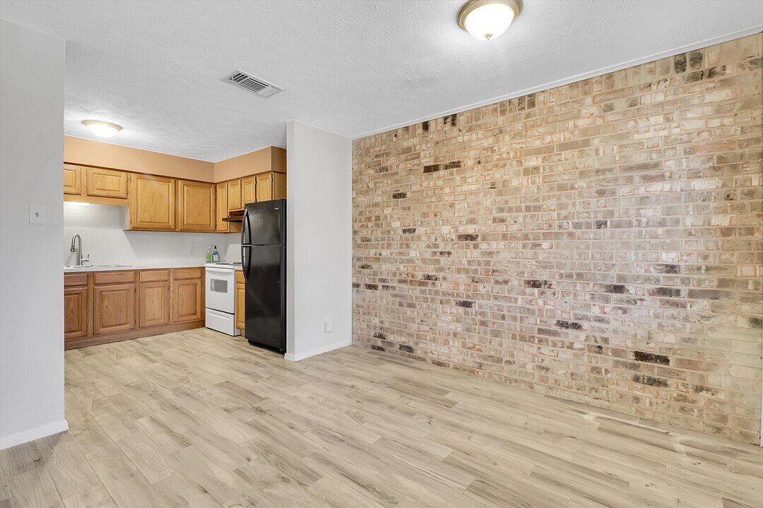 44 E Mountain Creek Dr in Grand Prairie, TX - Foto de edificio