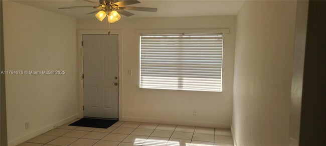 1300 Douglass Ave in West Palm Beach, FL - Foto de edificio - Building Photo