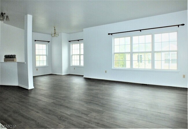 1403 Norwood Way in Hanover, NJ - Building Photo - Building Photo