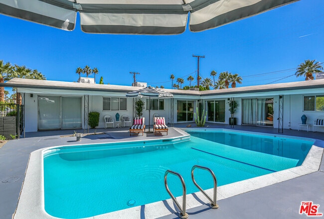 459 E Avenida Olancha, Unit 1 in Palm Springs, CA - Foto de edificio - Building Photo