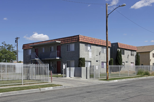 38610-38622 Larkin Ave in Palmdale, CA - Building Photo - Building Photo