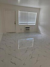 15990 NE 19th Ct-Unit -3 in North Miami Beach, FL - Building Photo - Building Photo