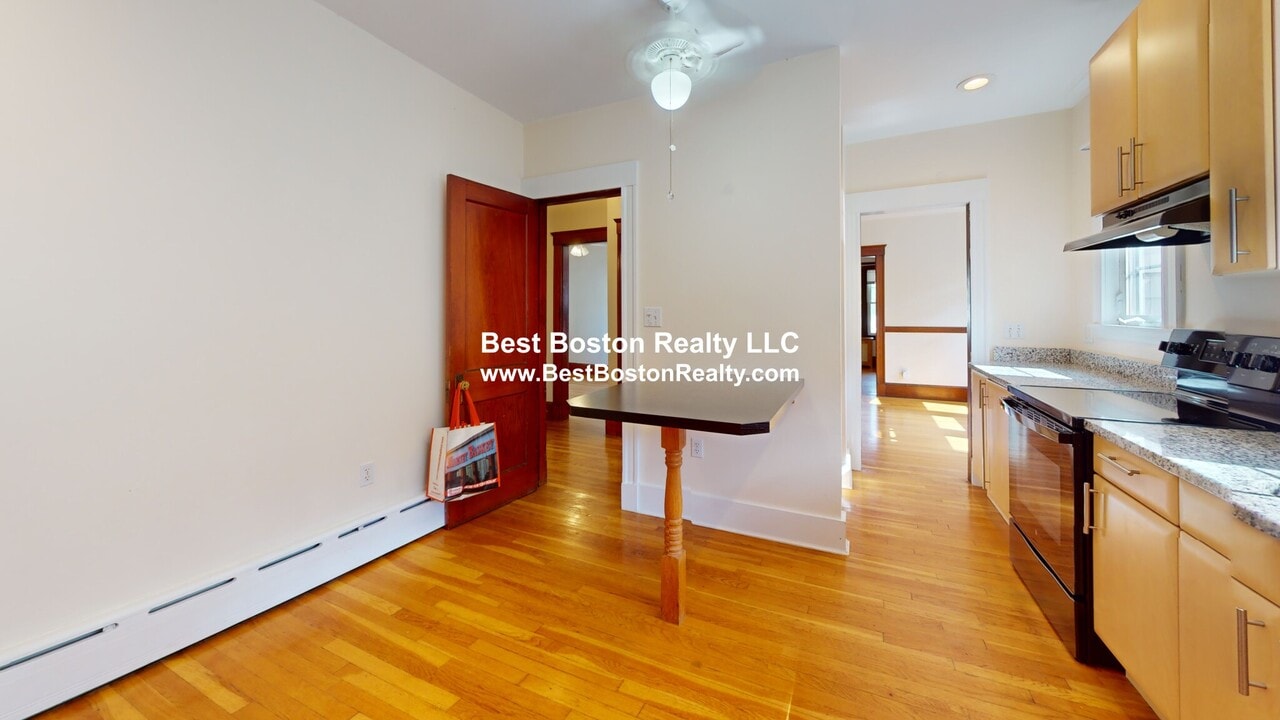 65 Auburn St in Medford, MA - Building Photo