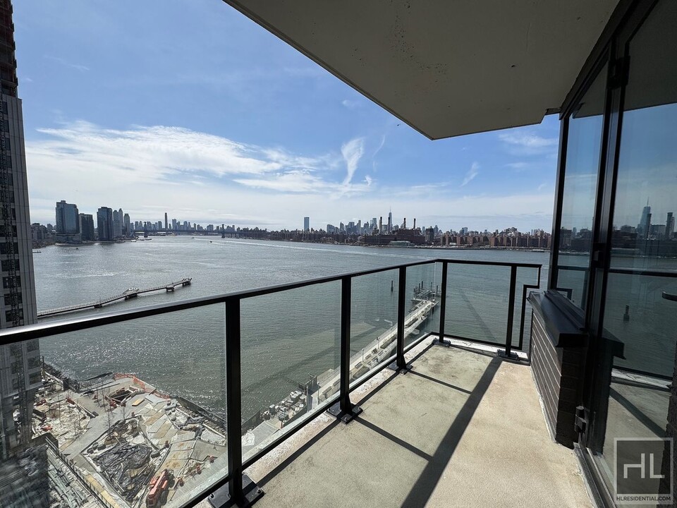 21 India St in Brooklyn, NY - Building Photo