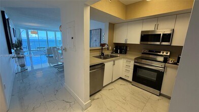 17375 Collins Ave in Sunny Isles Beach, FL - Building Photo - Building Photo