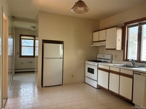 47 Hartwell Pl in Woodmere, NY - Building Photo - Building Photo