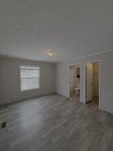 361 Parker Lake Dr in Oxford, MI - Foto de edificio - Building Photo