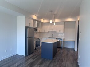 660 Beach Rd in Qualicum Beach, BC - Building Photo - Building Photo