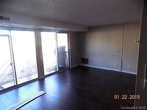 9520 Shannon Green Dr-Unit -1 in Charlotte, NC - Foto de edificio - Building Photo