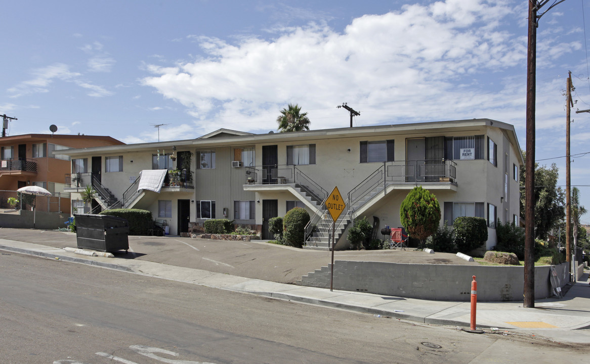 4290-4294 Schoolridge Ln in La Mesa, CA - Building Photo