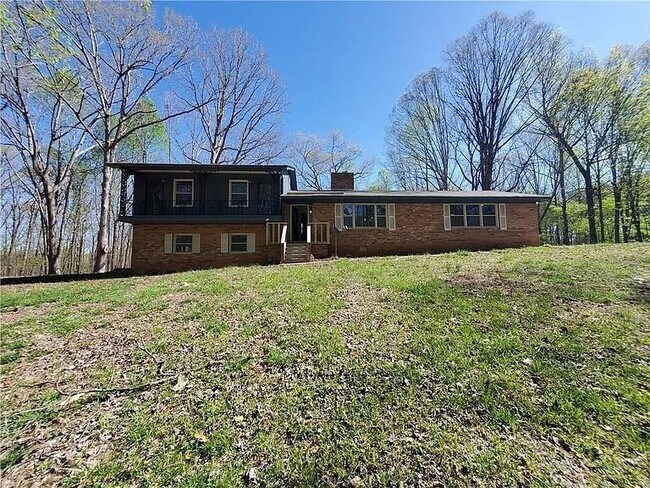 33 Resty Hughes Cir in Dawsonville, GA - Building Photo - Building Photo