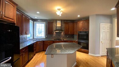 3325 Dondis Creek Dr in Triangle, VA - Building Photo - Building Photo