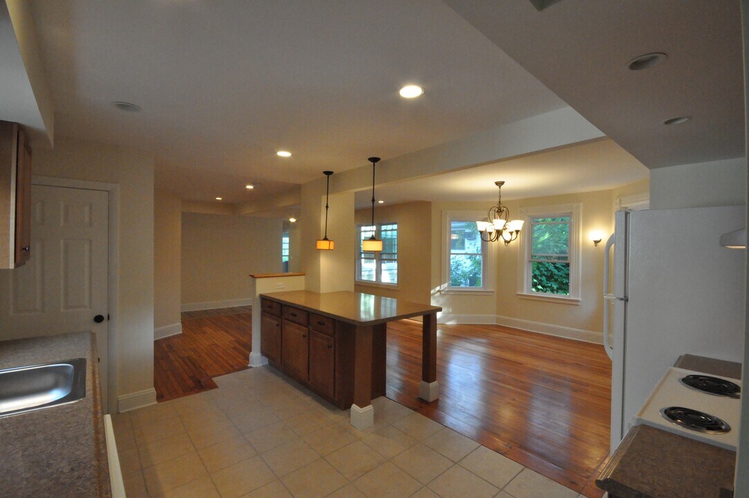 32 Weaver St, Unit 1 in Greenwich, CT - Building Photo