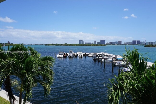 2700 NE 135th St in North Miami, FL - Building Photo - Building Photo