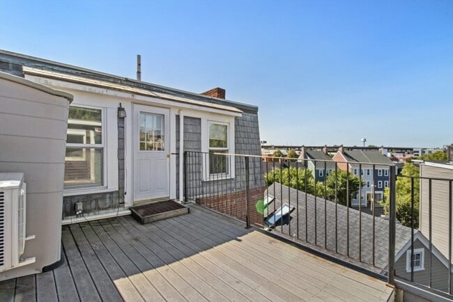 439 Main St, Unit 3 in Boston, MA - Building Photo - Building Photo
