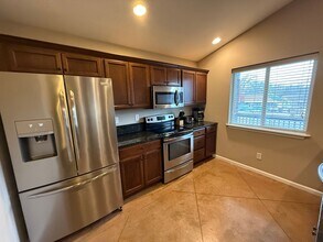 1409 Paris Rd in Columbia, MO - Foto de edificio - Building Photo