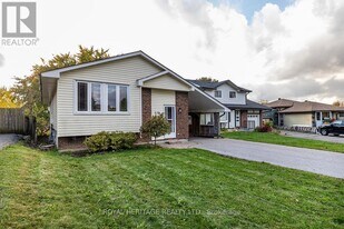520 Capilano Ct in Oshawa, ON - Building Photo