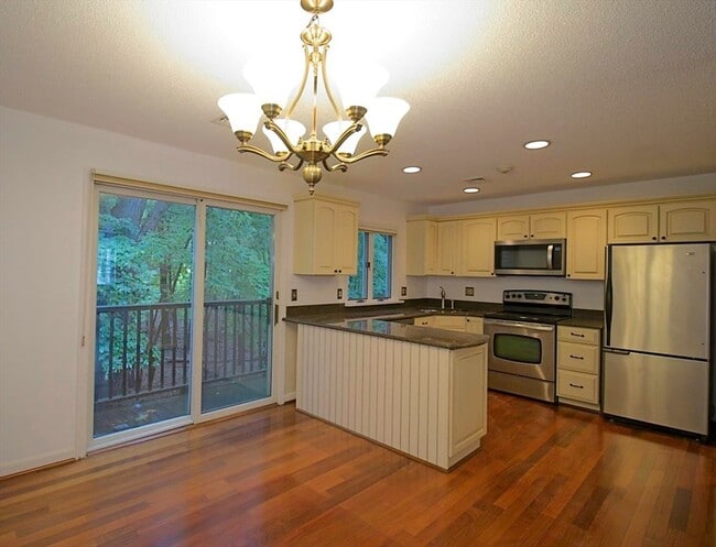 305 Salem St in Woburn, MA - Building Photo - Building Photo
