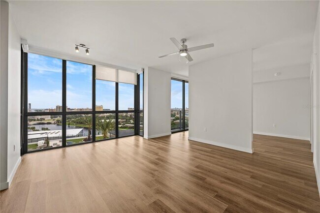 300 W Tyler St in Tampa, FL - Building Photo - Building Photo