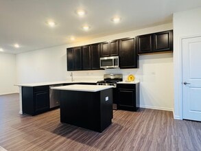 25660 W Yorkshire Dr in Plainfield, IL - Building Photo - Building Photo