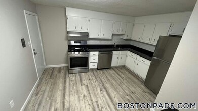 95-101 Upton St. in Grafton, MA - Foto de edificio - Building Photo