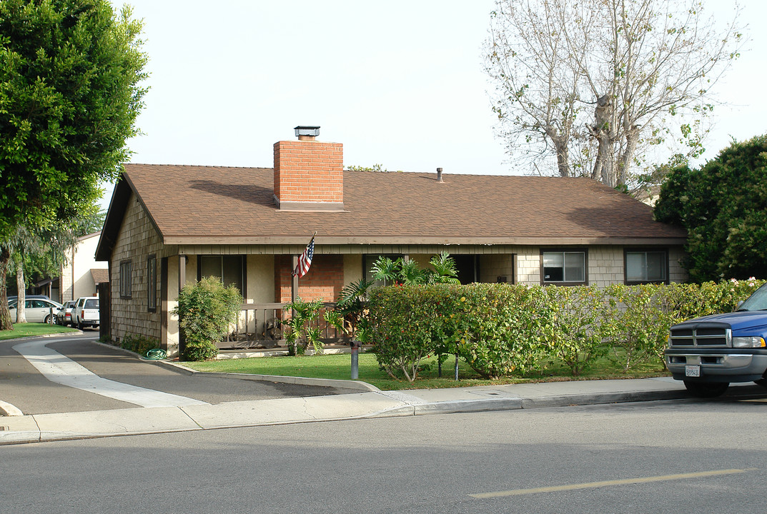 2653 Elden Ave in Costa Mesa, CA - Foto de edificio