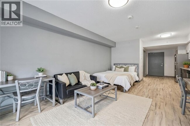 258B Sunview St in Waterloo, ON - Building Photo - Building Photo