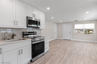 2648 Van Buren Ave in Naples, FL - Building Photo - Building Photo