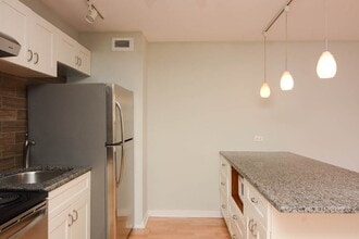 450 W Wellington Ave in Chicago, IL - Building Photo - Building Photo