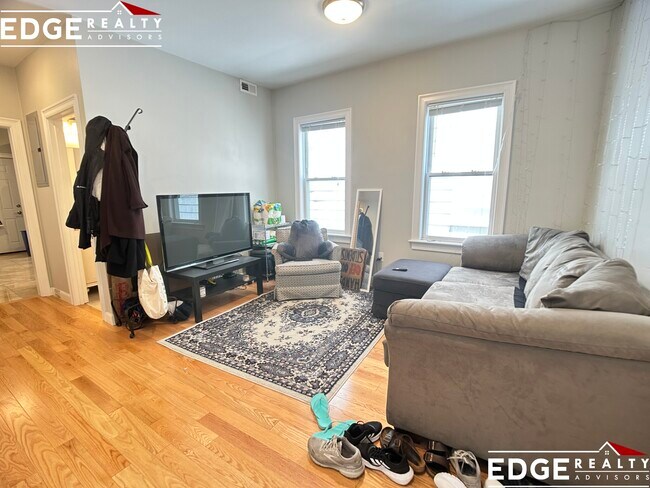 83 Newbury St, Unit 1 in Somerville, MA - Building Photo - Building Photo