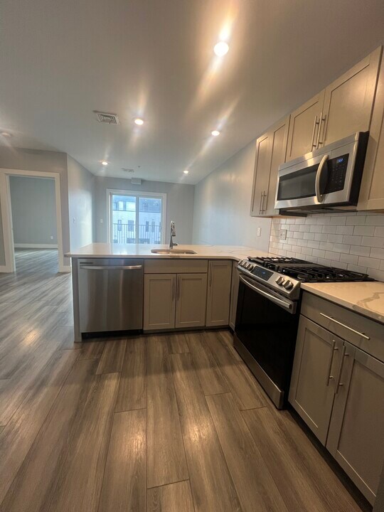 55 W 5th St, Unit 405 in Boston, MA - Building Photo