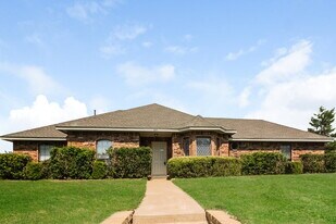 849 Woodridge Cir in Desoto, TX - Building Photo