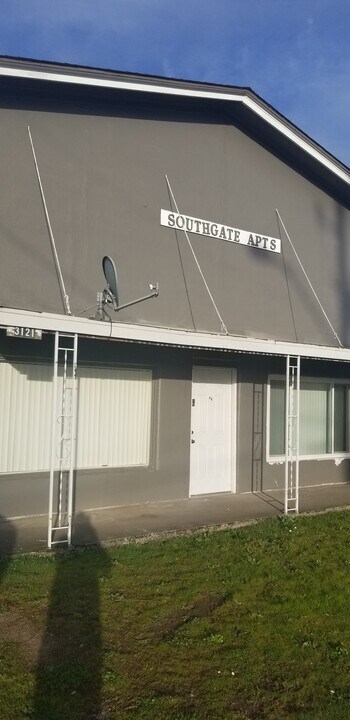 3121 S Santiam Hwy in Lebanon, OR - Building Photo