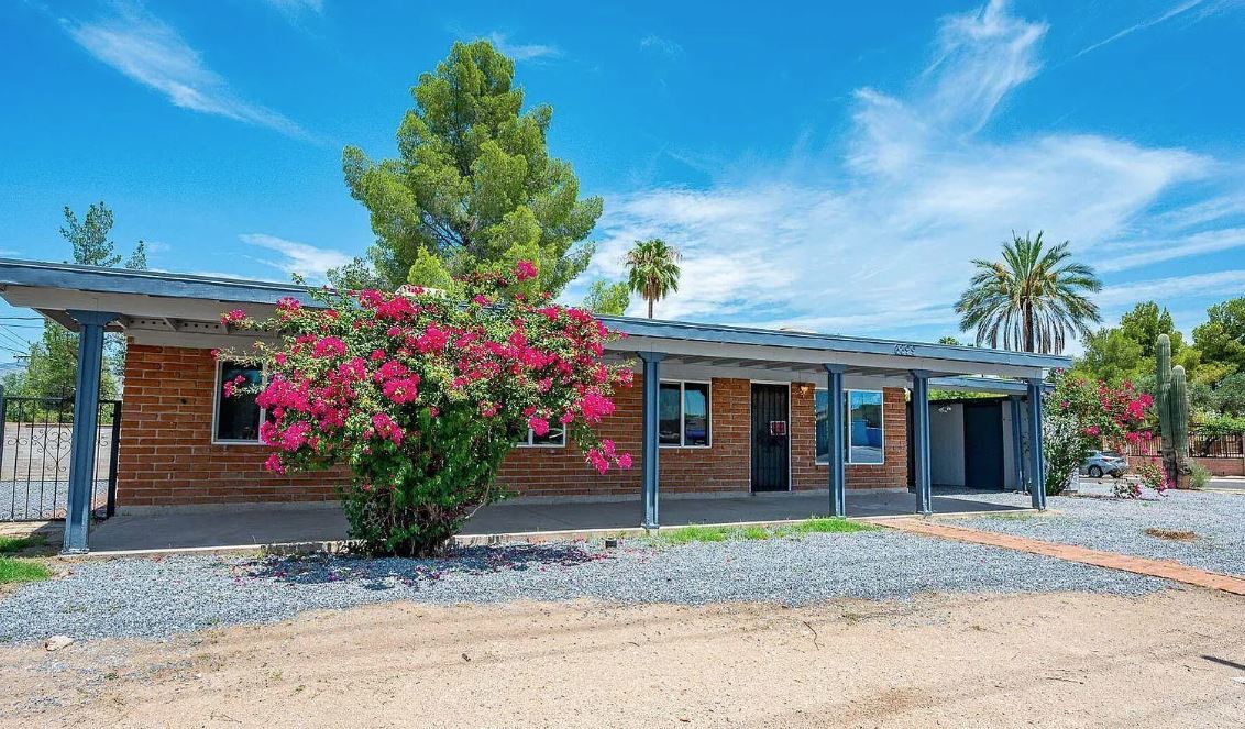 6899 E Broadway Blvd in Tucson, AZ - Building Photo