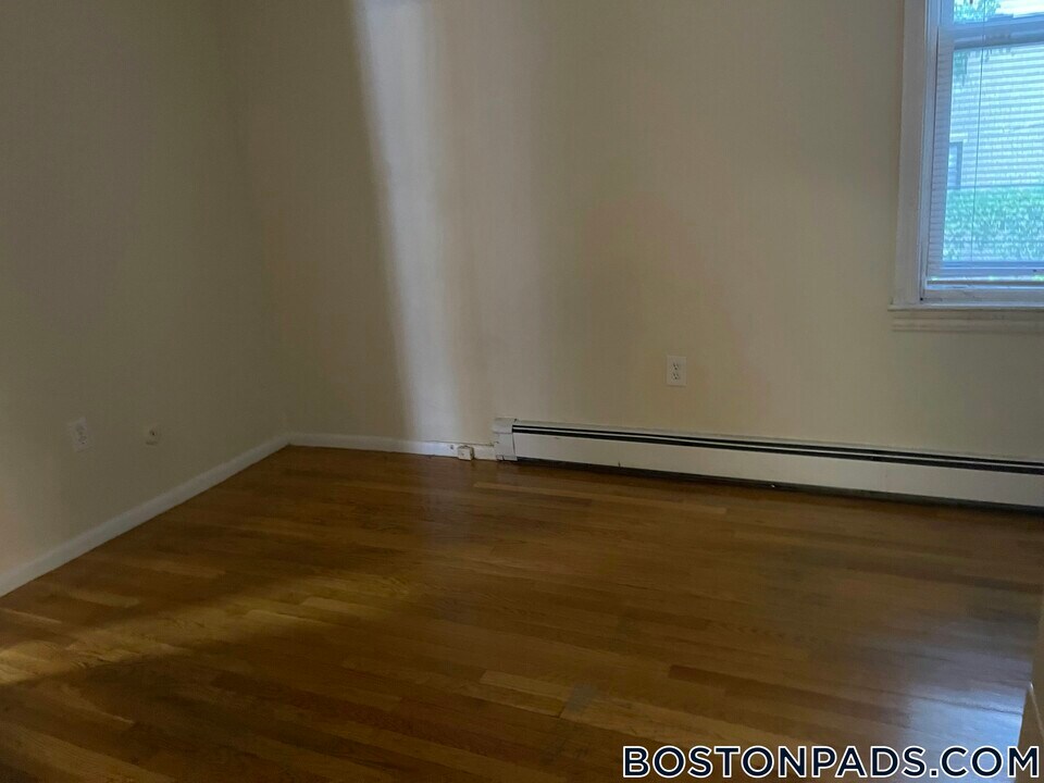 53 S Huntington Ave in Boston, MA - Building Photo