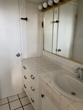 247 Beach Walk, Unit 801 in Honolulu, HI - Building Photo - Building Photo