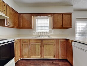 833 Eagle Point Dr in Kernersville, NC - Foto de edificio - Building Photo