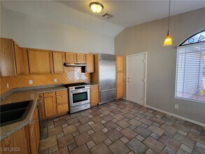 7872 Blue Charm Ave in Las Vegas, NV - Building Photo - Building Photo