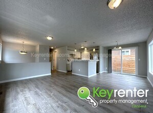 2215 N Madison St in Tacoma, WA - Building Photo - Building Photo