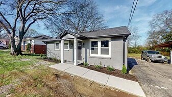 3056 Hillside Rd in Nashville, TN - Building Photo