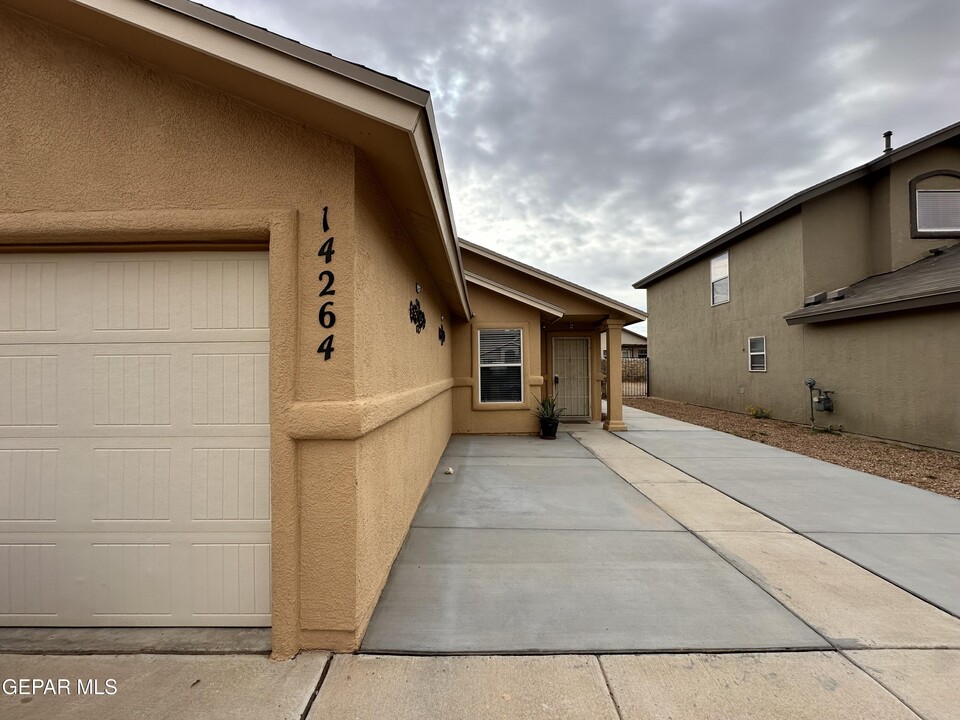 14264 Pacific Point Dr in El Paso, TX - Foto de edificio