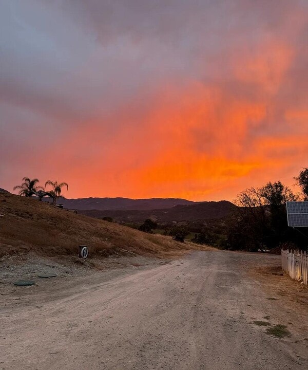11755 Old River Rd in Hopland, CA - Building Photo