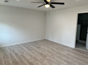 35220 Avenue 13 1/2 in Madera, CA - Foto de edificio - Building Photo