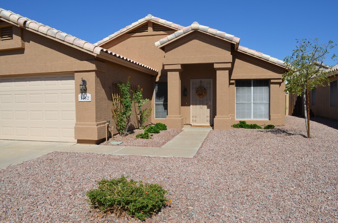 1562 W Linda Ln in Chandler, AZ - Building Photo