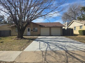 2429 Salmon St in Irving, TX - Building Photo