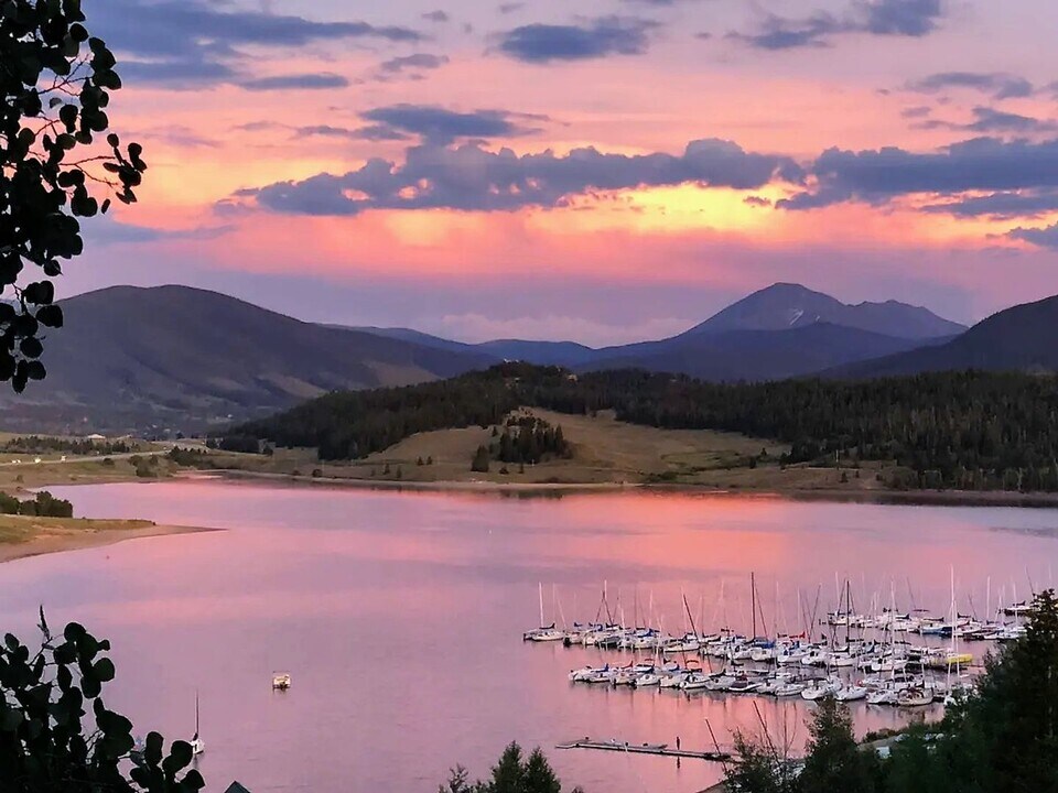 330 La Bonte St in Dillon, CO - Building Photo